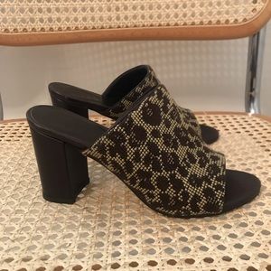 Trademark Fabric Textured Mule